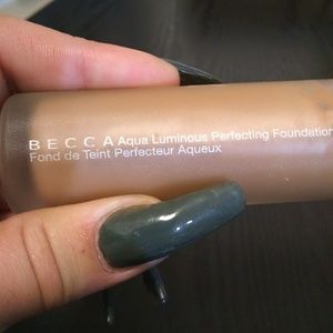 BECCA Aqua luminous perfecting foundation